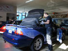 Ford Mustang IV CK-Cabrio AKUSTIK-Luxus-Verdeck während der Montage
